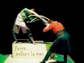 ROMANE EN BATEAU, ENTRE UNE CHAISE ET UN MOT